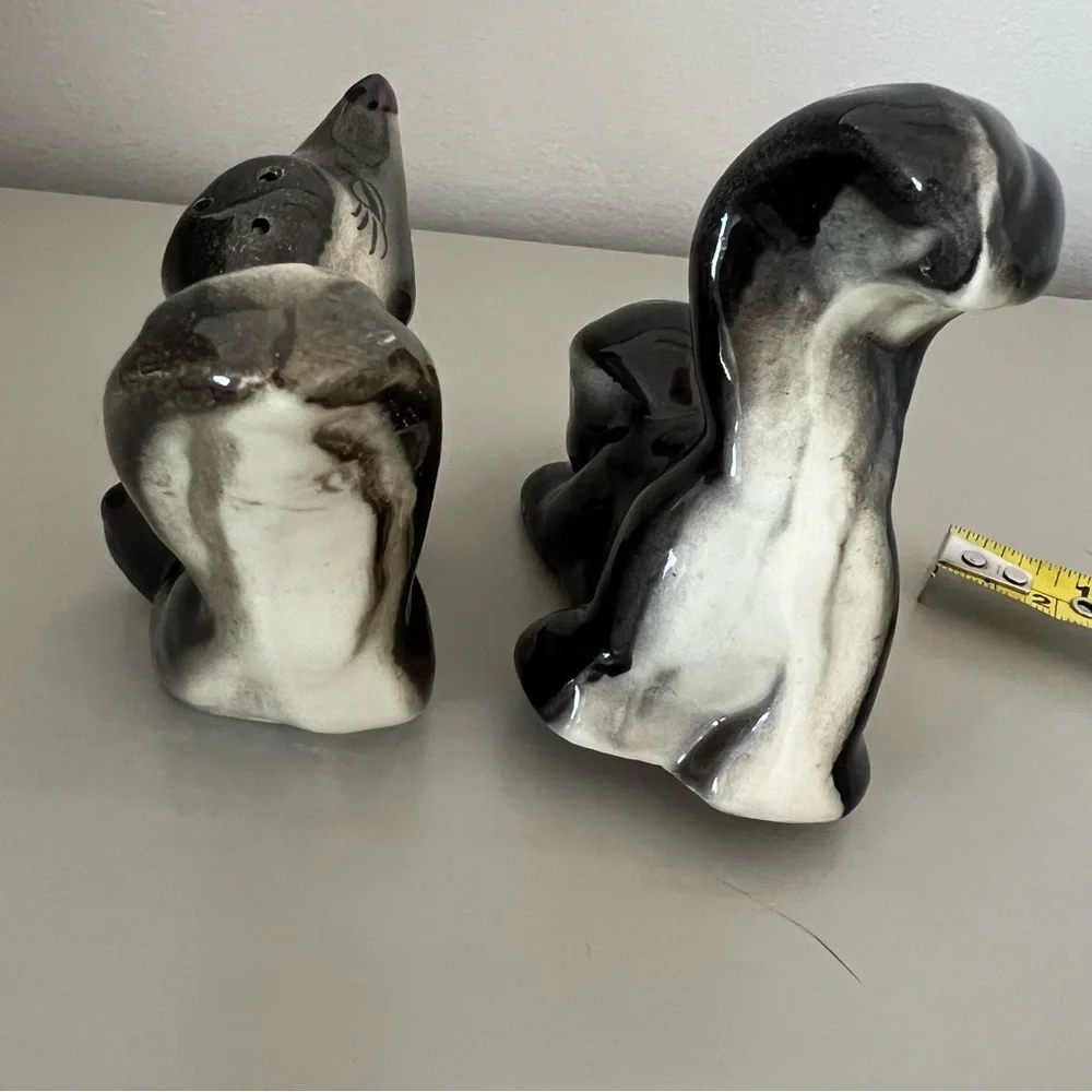 Vintage pair of salt and pepper shaker skunks from Long Beach California
